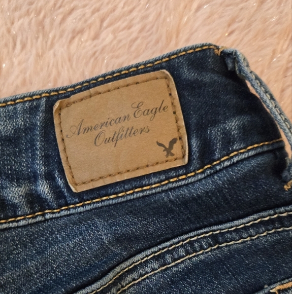 American Eagle Outfitters Women's 2 Blue Denim Shorts Distressed Super Stretch - Picture 5 of 5